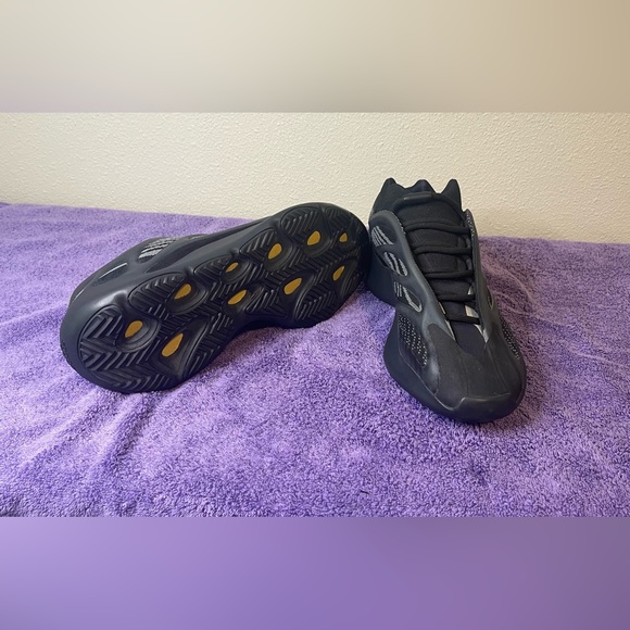 YEEZY 700 V3 'Dark Glow' Size 12 - Picture 3 of 7